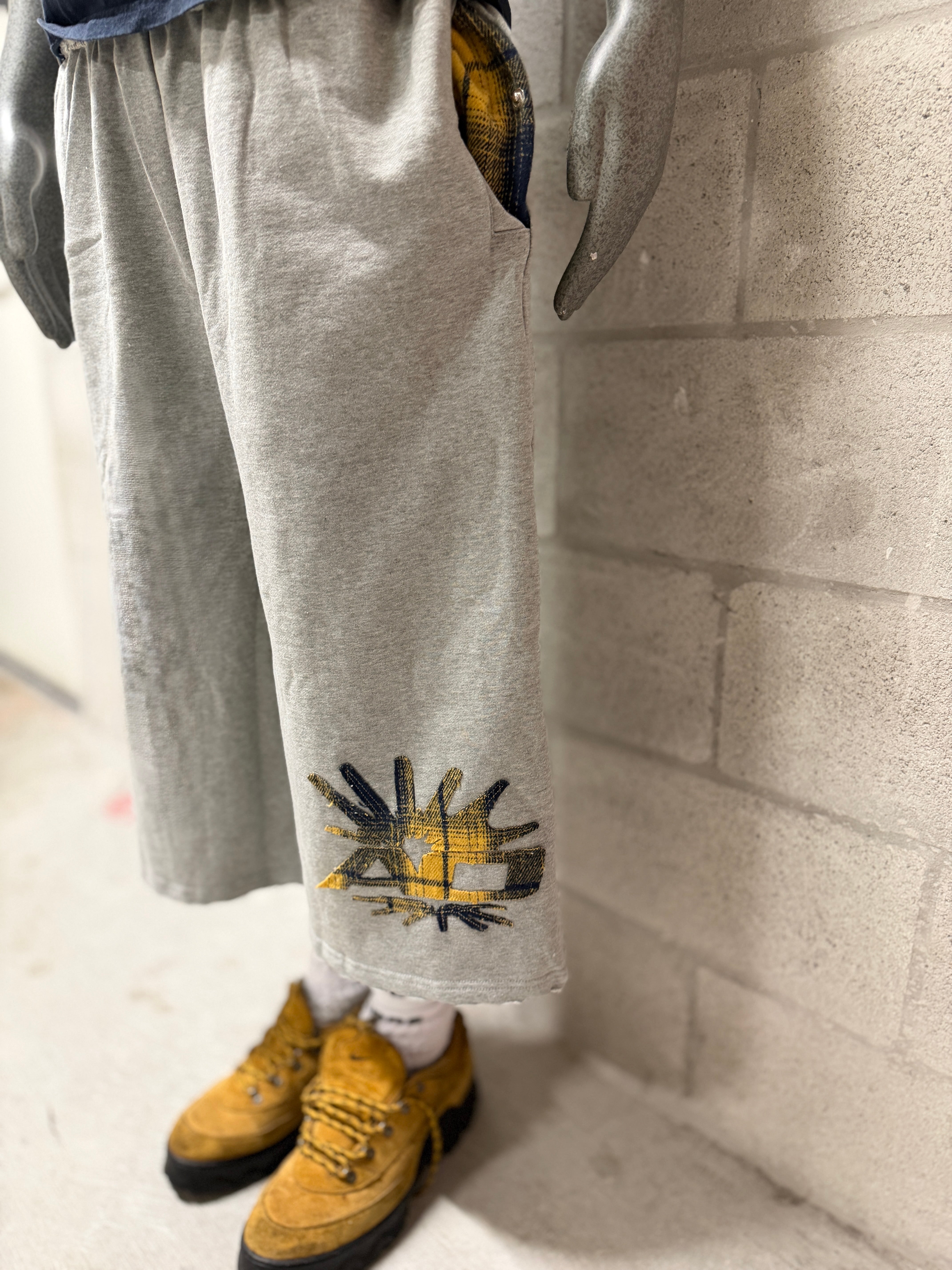 AO Plaid Logo 3/4 Shorts
